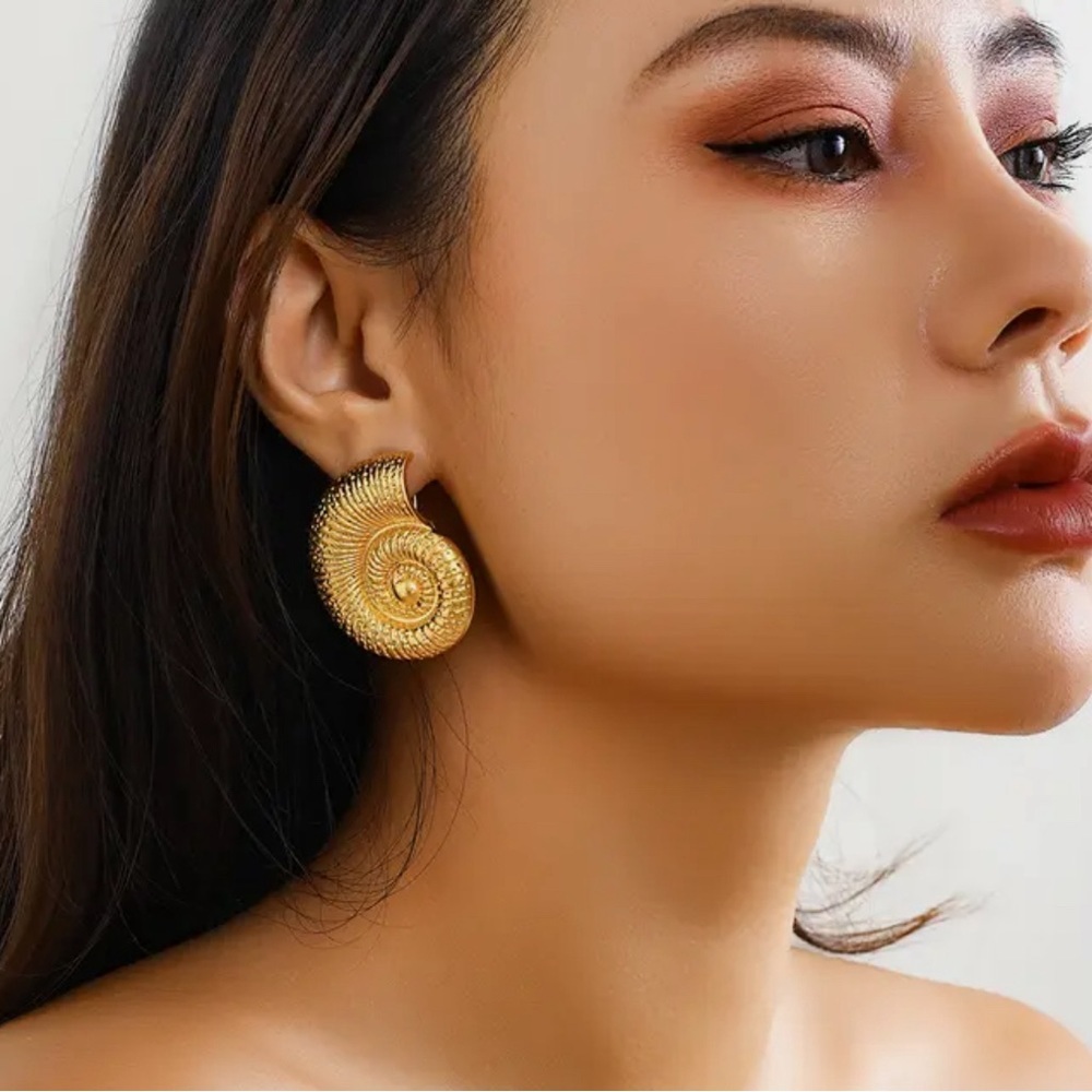 Zara Shell Earrings